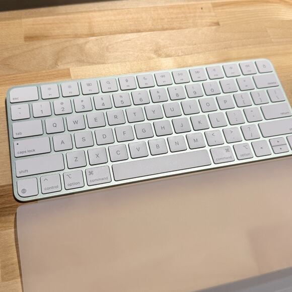 Brand New, Green Apple Wireless Magic Keyboard Model A3203, English, Lock Button - Picture 6 of 8